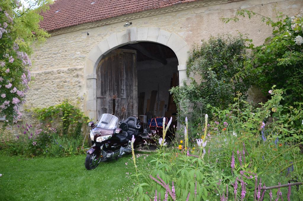 Le Vieux Velo Bed and Breakfast Chaptuzat Buitenkant foto